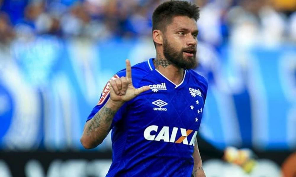 To φοβερό γκολ στη Β’ Βραζιλίας πίσω από τη σέντρα - Βίντεο